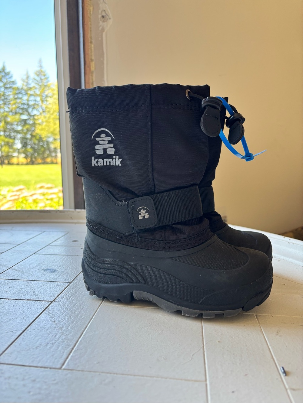 LN Kamik Toddler Size 10 Black and Grey Snow Boots